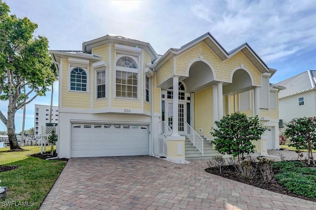 view of front facade featuring a garage