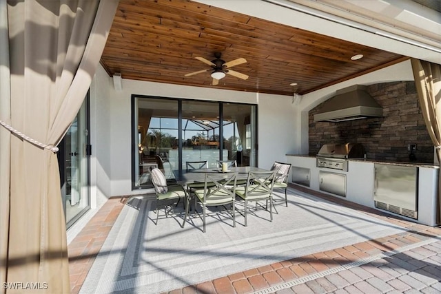 view of patio / terrace featuring exterior kitchen, ceiling fan, and grilling area