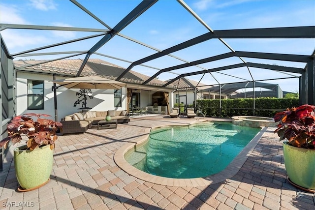 view of swimming pool featuring a patio area, an outdoor hangout area, glass enclosure, and an in ground hot tub