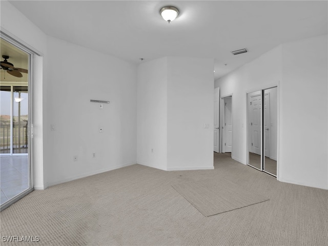 carpeted empty room featuring ceiling fan