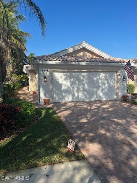 view of front of house featuring a garage