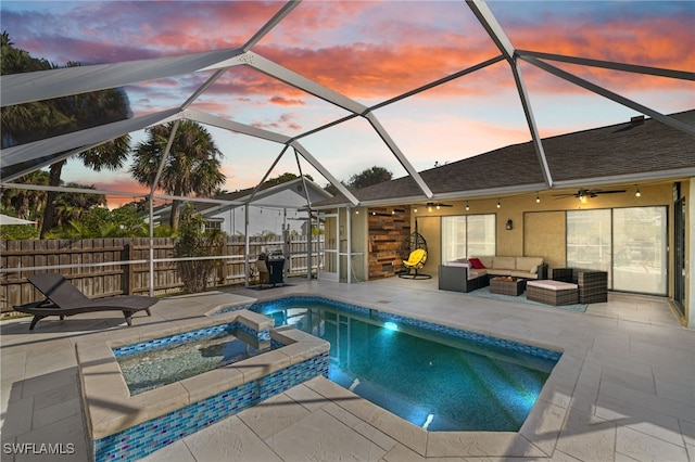 2451 River Reach Dr, Naples, FL 34104 - view of swimming pool featuring a pool with connected hot tub, a ceiling fan, fence, outdoor lounge area, and a patio