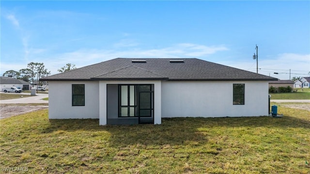 back of house featuring a lawn