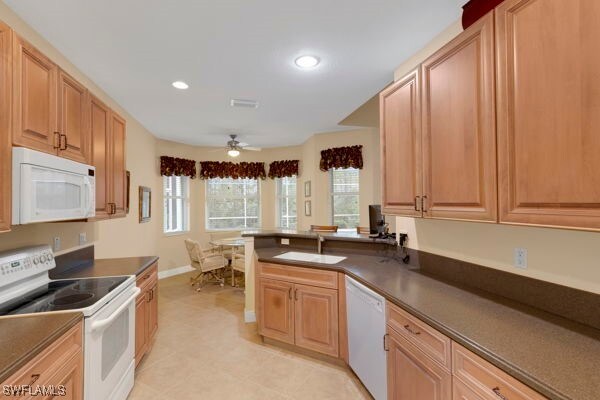 kitchen featuring sink, white appliances, kitchen peninsula, and ceiling fan