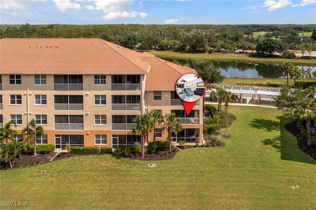 bird's eye view featuring a water view