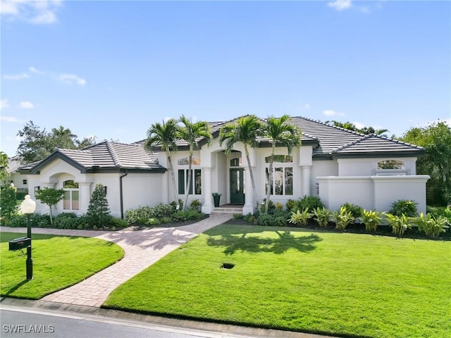 view of front of house featuring a front yard