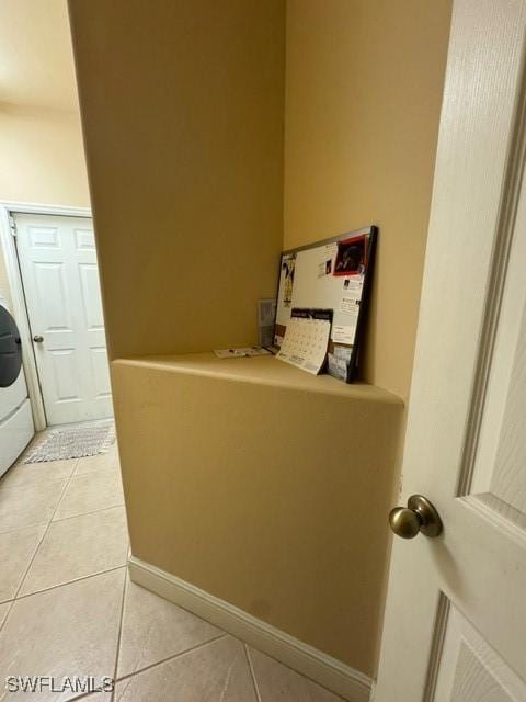 laundry room featuring light tile patterned floors