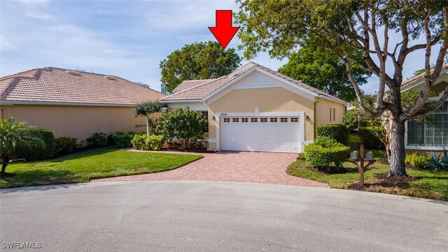 view of front of house featuring a garage and a front yard