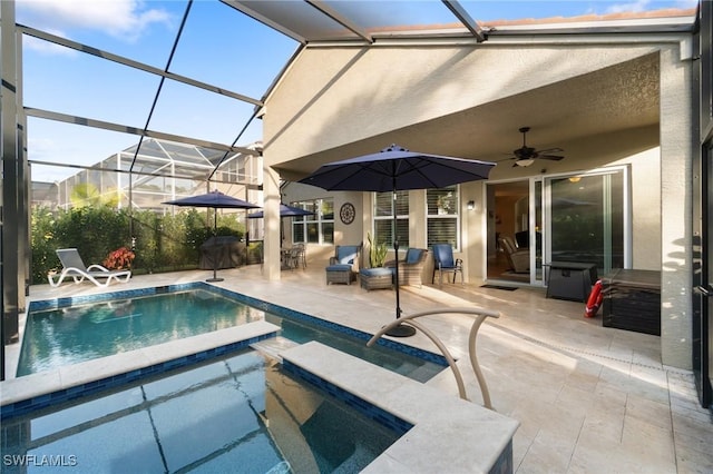 view of swimming pool with an in ground hot tub, a lanai, ceiling fan, and a patio area