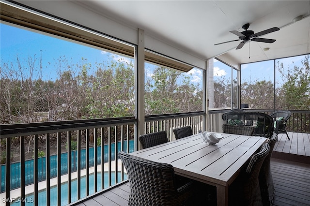 sunroom with ceiling fan