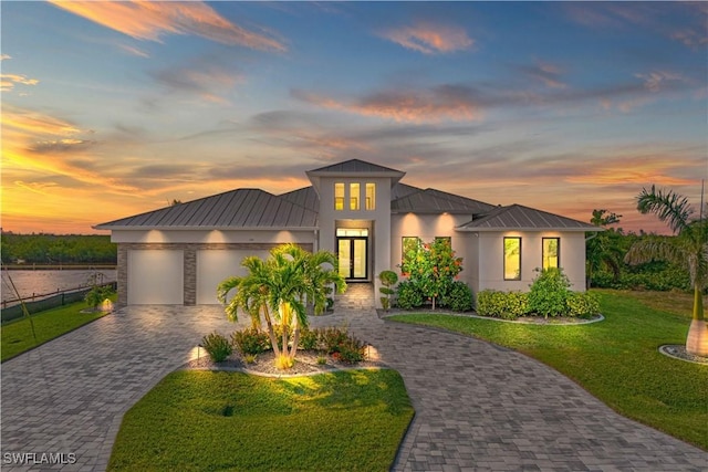 view of front of house featuring a yard and a garage