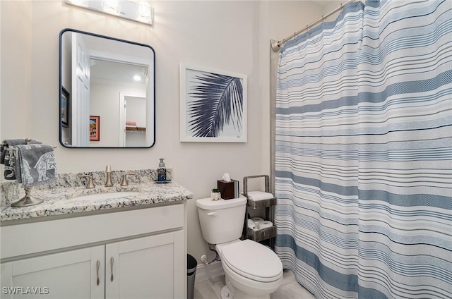 bathroom featuring a shower with curtain, vanity, and toilet