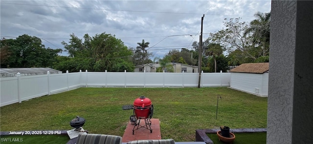 view of yard with a shed