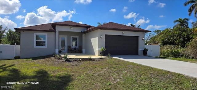 view of front facade with a garage and a front yard