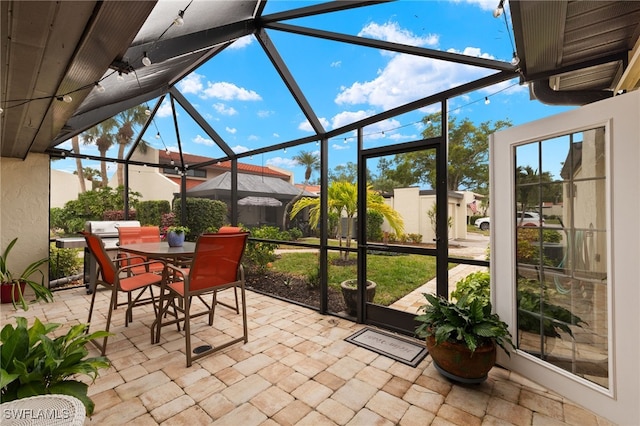 4431 E Mainmast Ct, Fort Myers, FL 33919 - sunroom / solarium with outdoor dining area