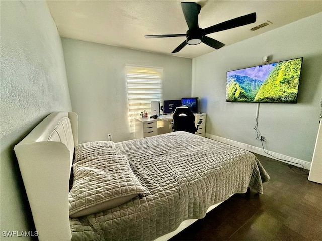 bedroom with ceiling fan