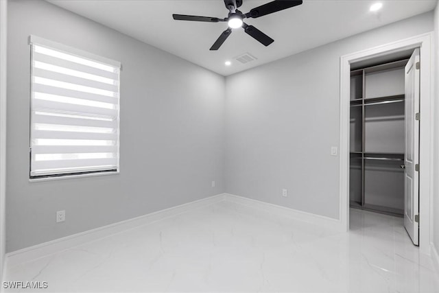 unfurnished bedroom with ceiling fan and a closet