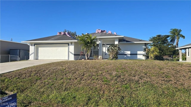 view of front of home featuring a garage and a front yard