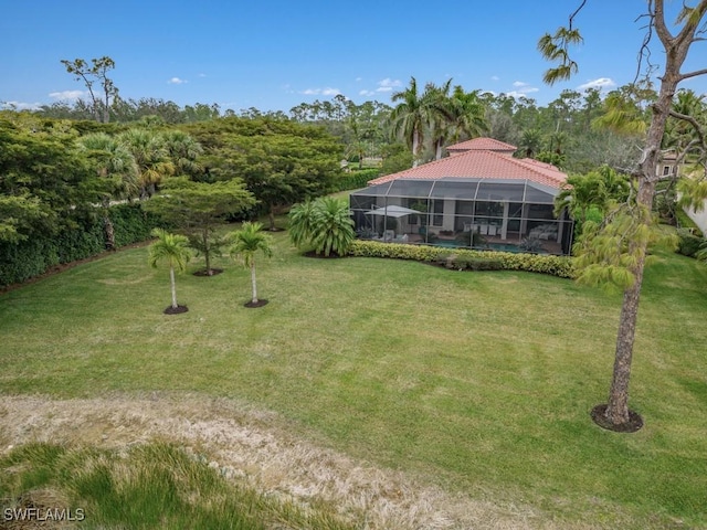 view of yard with a lanai