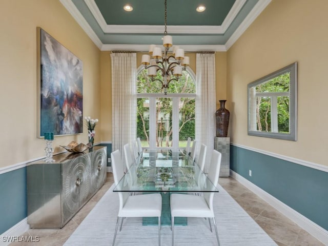 dining area featuring crown molding, a tray ceiling, and a chandelier