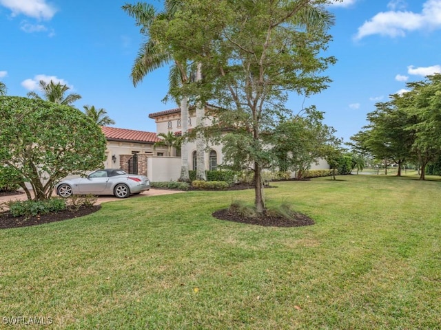 view of front facade with a front lawn