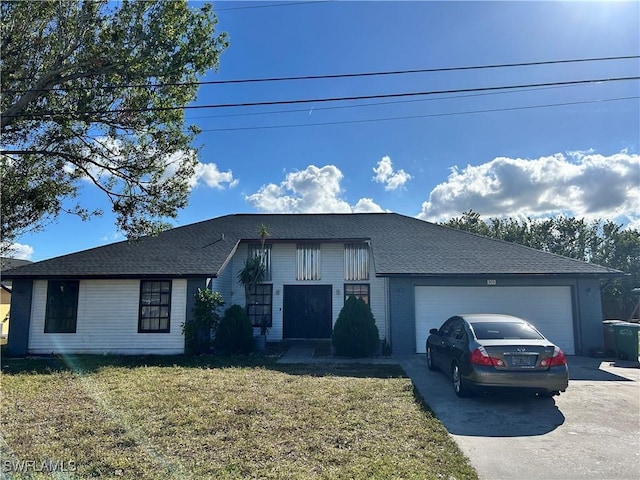 view of front facade featuring a front yard and a garage