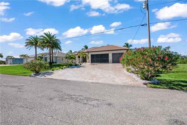 view of front facade featuring a garage and a front lawn