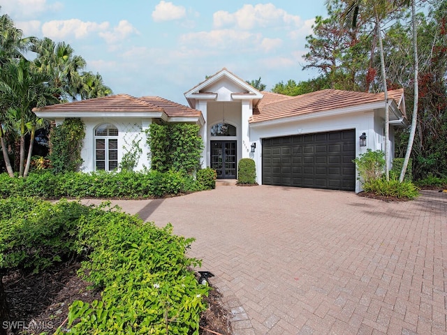 view of front facade featuring a garage