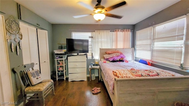 bedroom featuring ceiling fan, dark wood-type flooring, and a closet