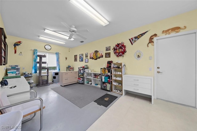 miscellaneous room with ceiling fan