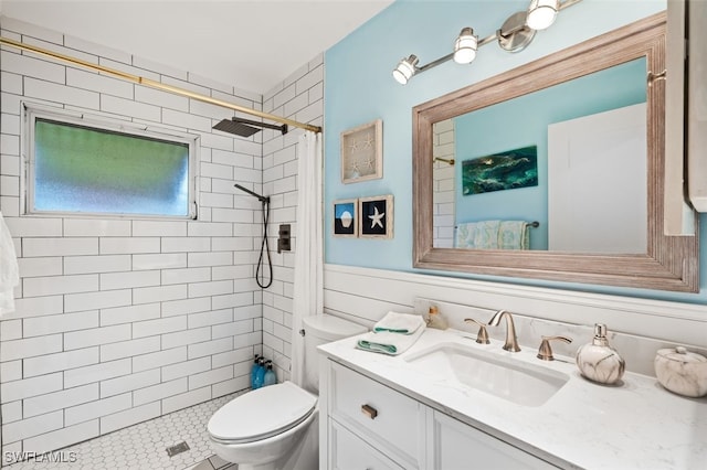 bathroom with vanity, toilet, and a shower with shower curtain