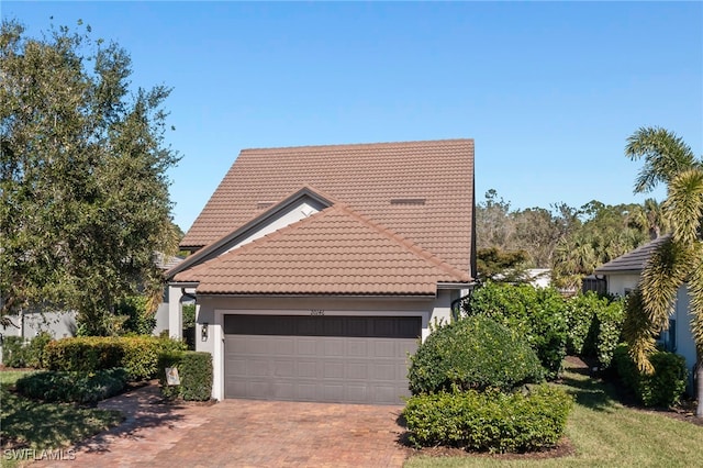 view of front facade with a garage