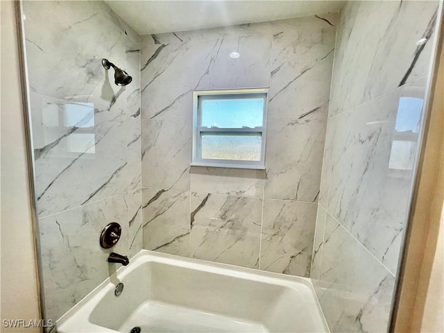 bathroom featuring tiled shower / bath