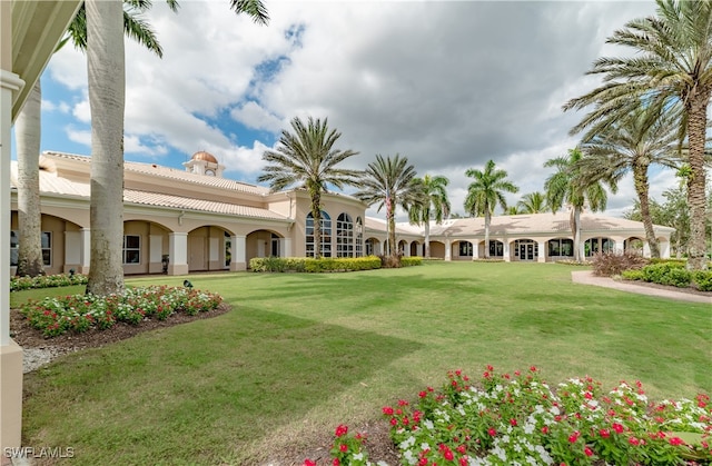 view of community featuring a lawn