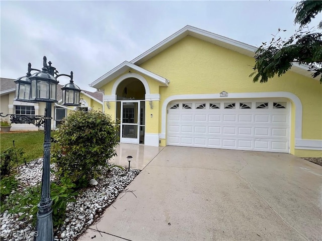 view of front of house featuring a garage