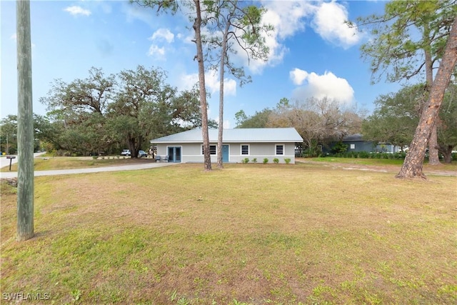 ranch-style home with a front yard