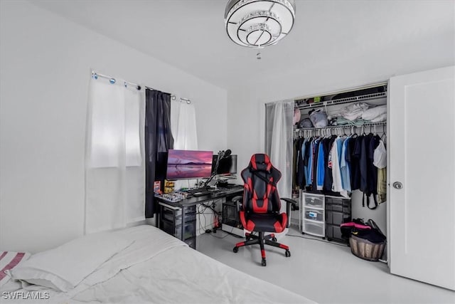 bedroom featuring a closet