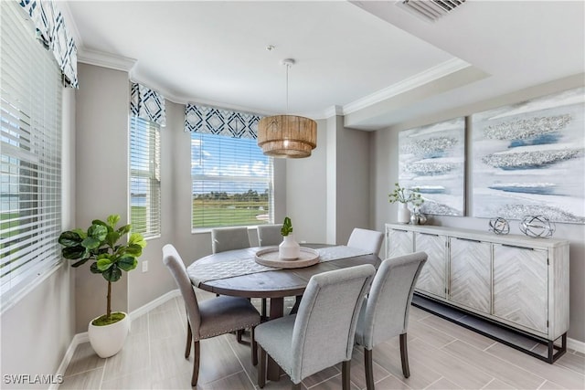 dining area with ornamental molding