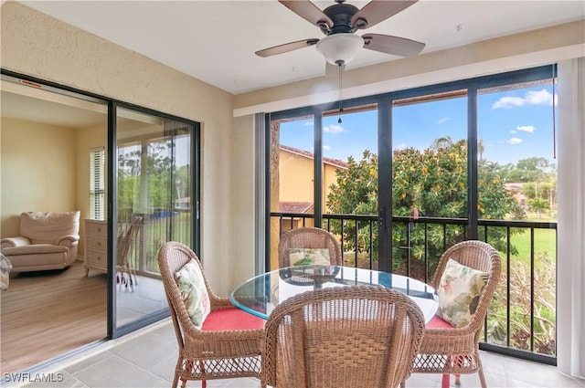 sunroom / solarium featuring ceiling fan