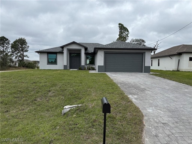 view of front of house featuring a front lawn and a garage