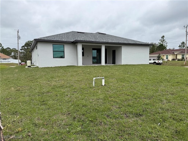 back of house featuring a lawn