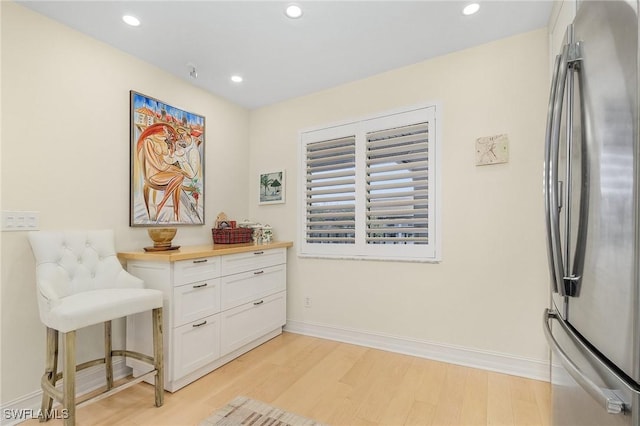 living area with light hardwood / wood-style flooring