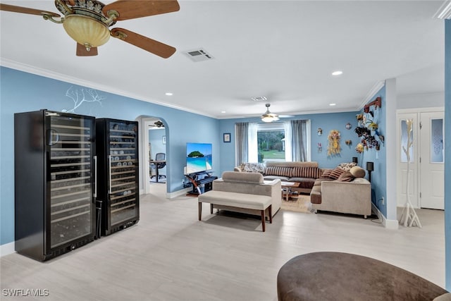 living room featuring crown molding, light hardwood / wood-style floors, beverage cooler, and ceiling fan