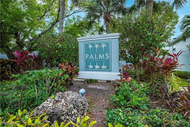 view of community / neighborhood sign