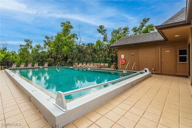 view of swimming pool