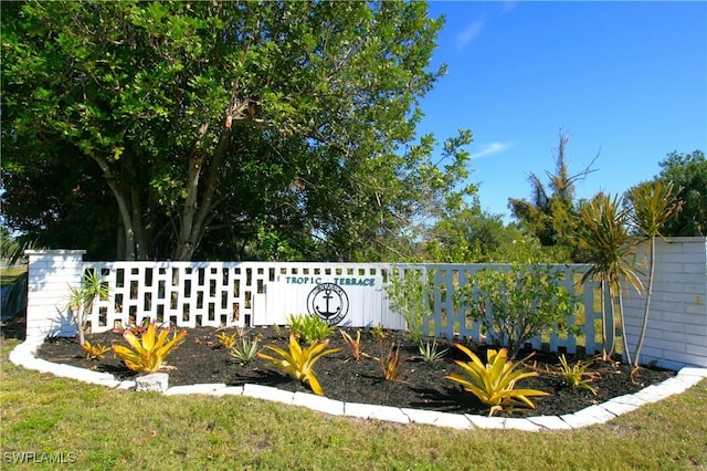 view of community / neighborhood sign