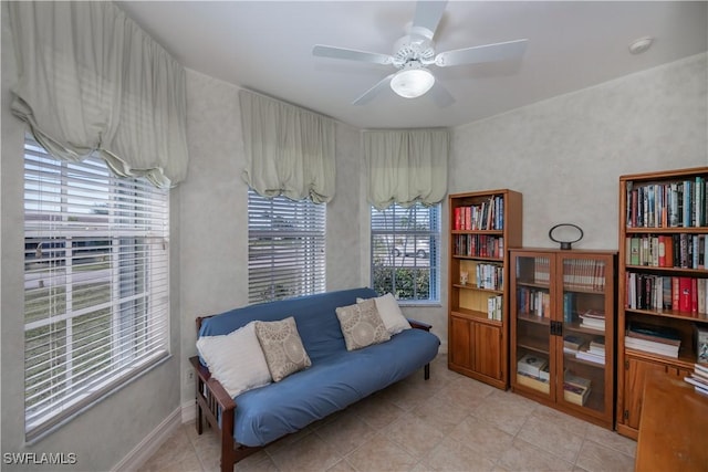 sitting room with ceiling fan