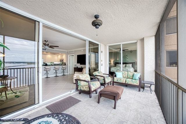 sunroom with ceiling fan