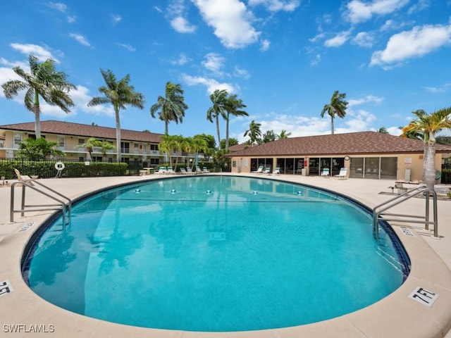 view of swimming pool