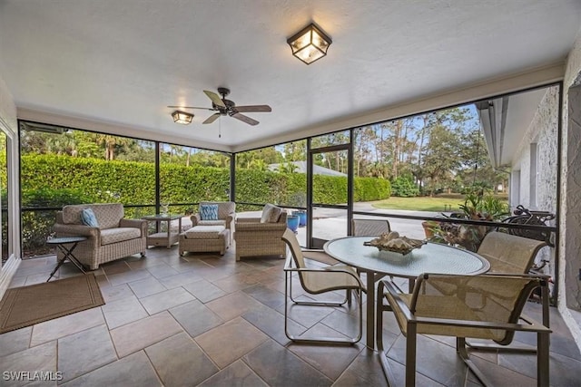 sunroom with ceiling fan